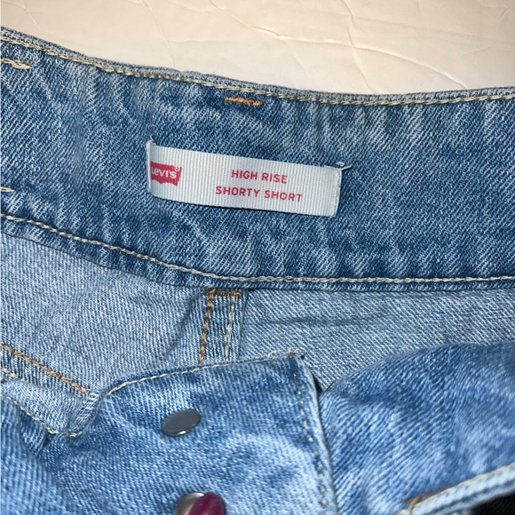 Levi’s High Rise Shorty Short - Picture 3 of 10